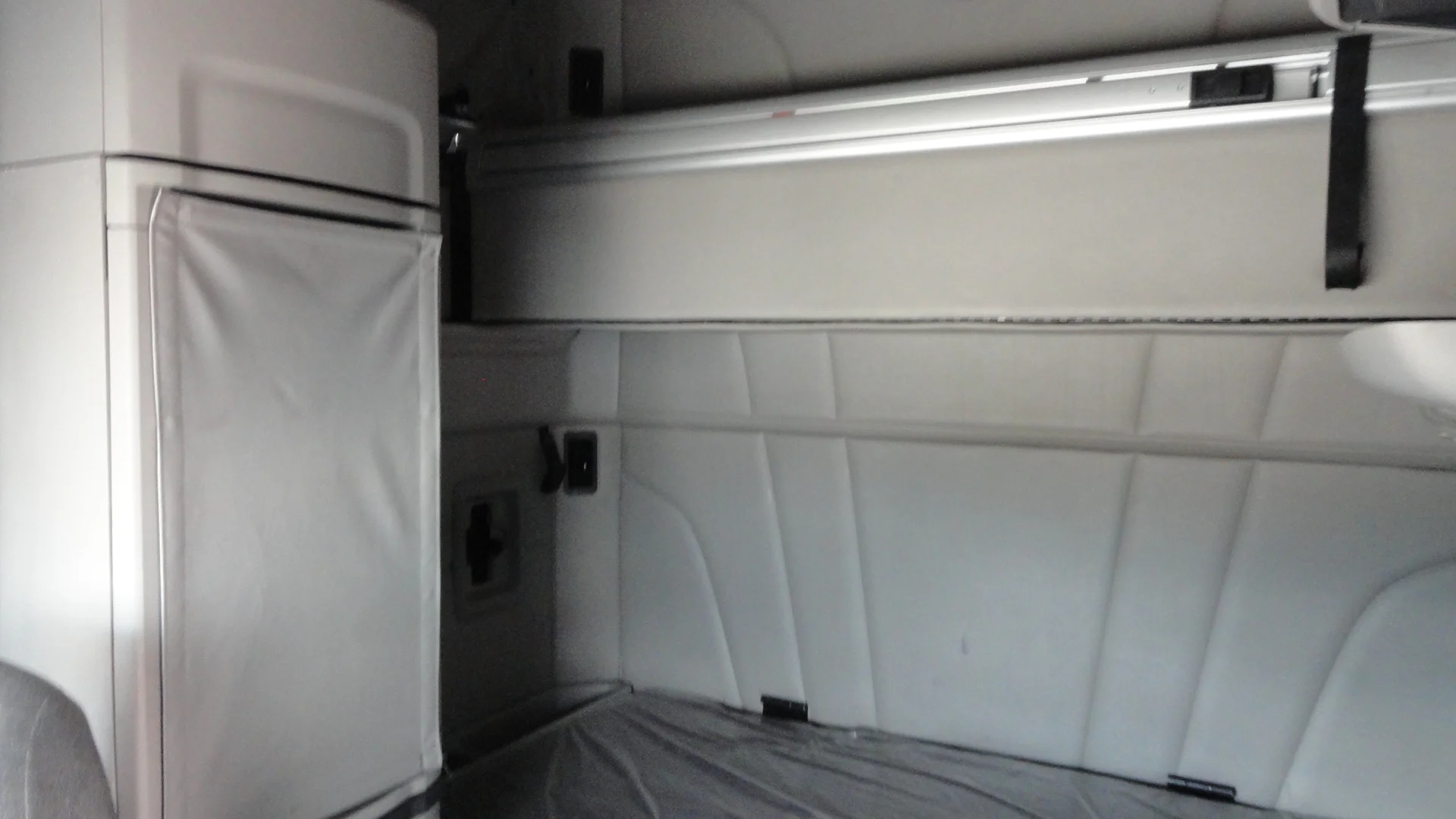 2022 Peterbilt 579 - image 8