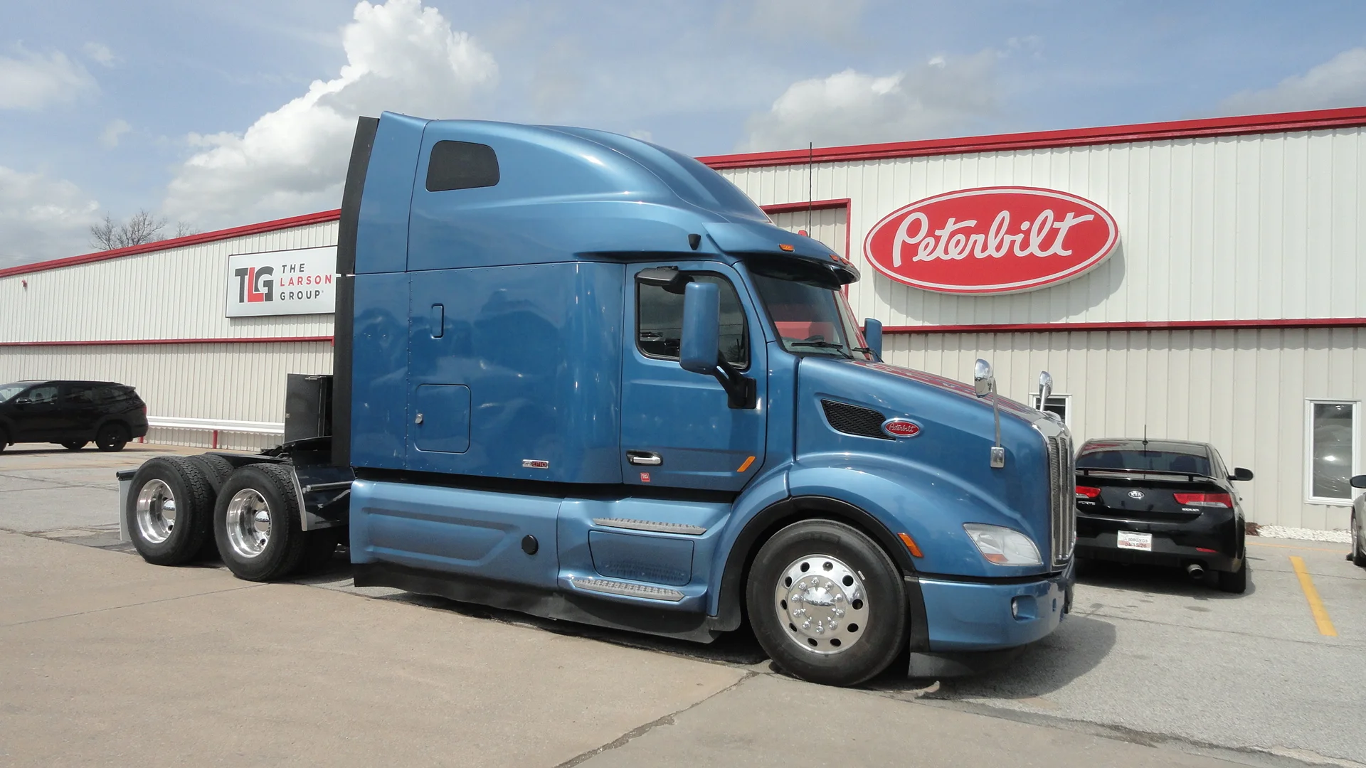 2022 Peterbilt 579 - image 2