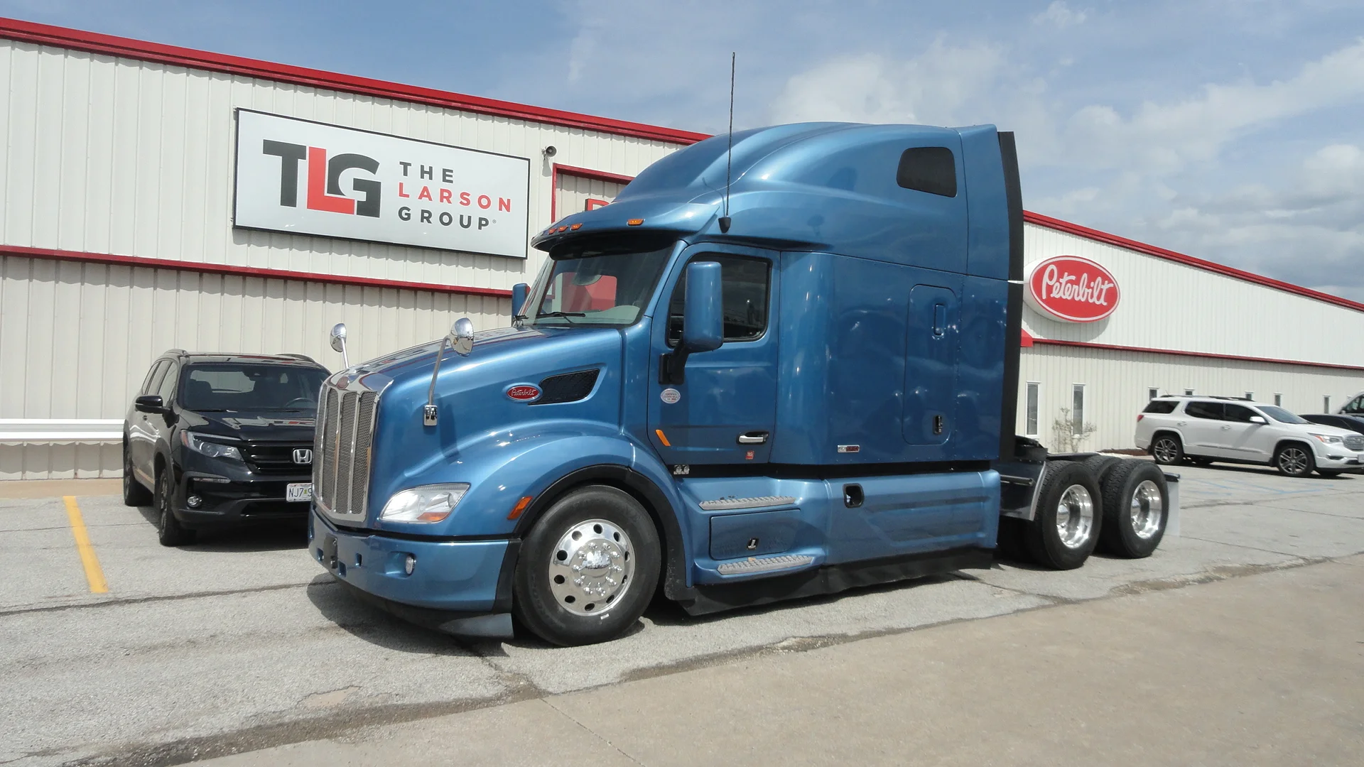2022 Peterbilt 579 - image 1