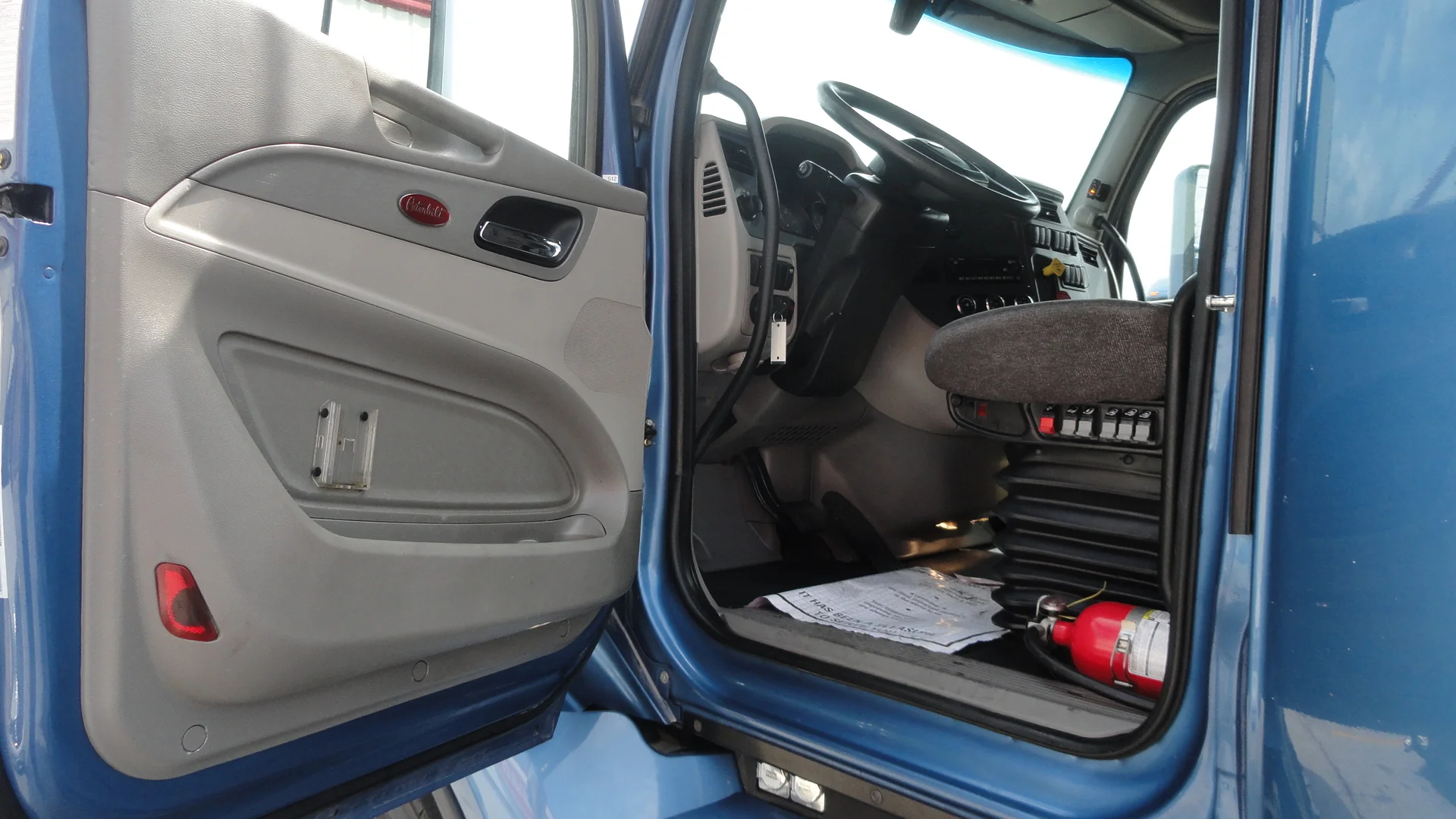 2022 Peterbilt 579 - image 5