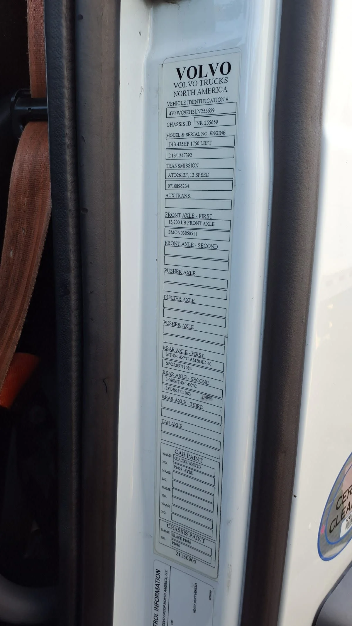 2020 Volvo VNR 640 - image 10