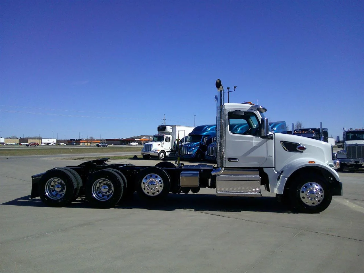 2027 Peterbilt 567 in Fargo, ND — photo 4