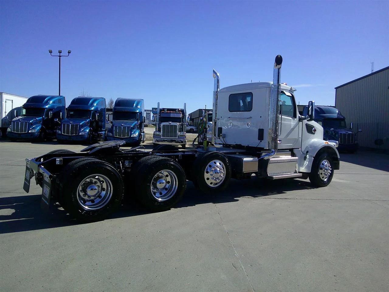 2027 Peterbilt 567 in Fargo, ND — photo 7