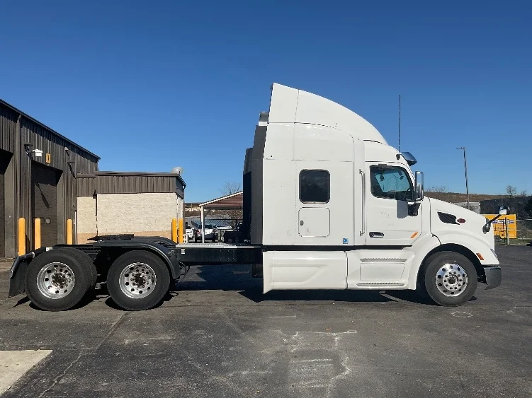 2020 Peterbilt 579 - image 8