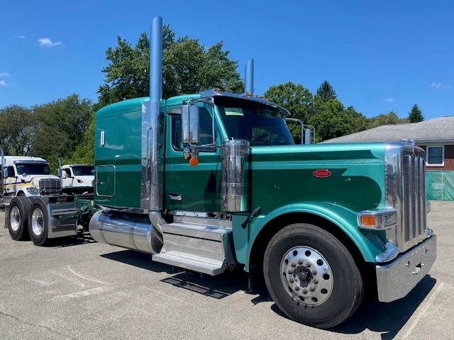 2027 Peterbilt 589 in Eau Claire, PA — photo 2