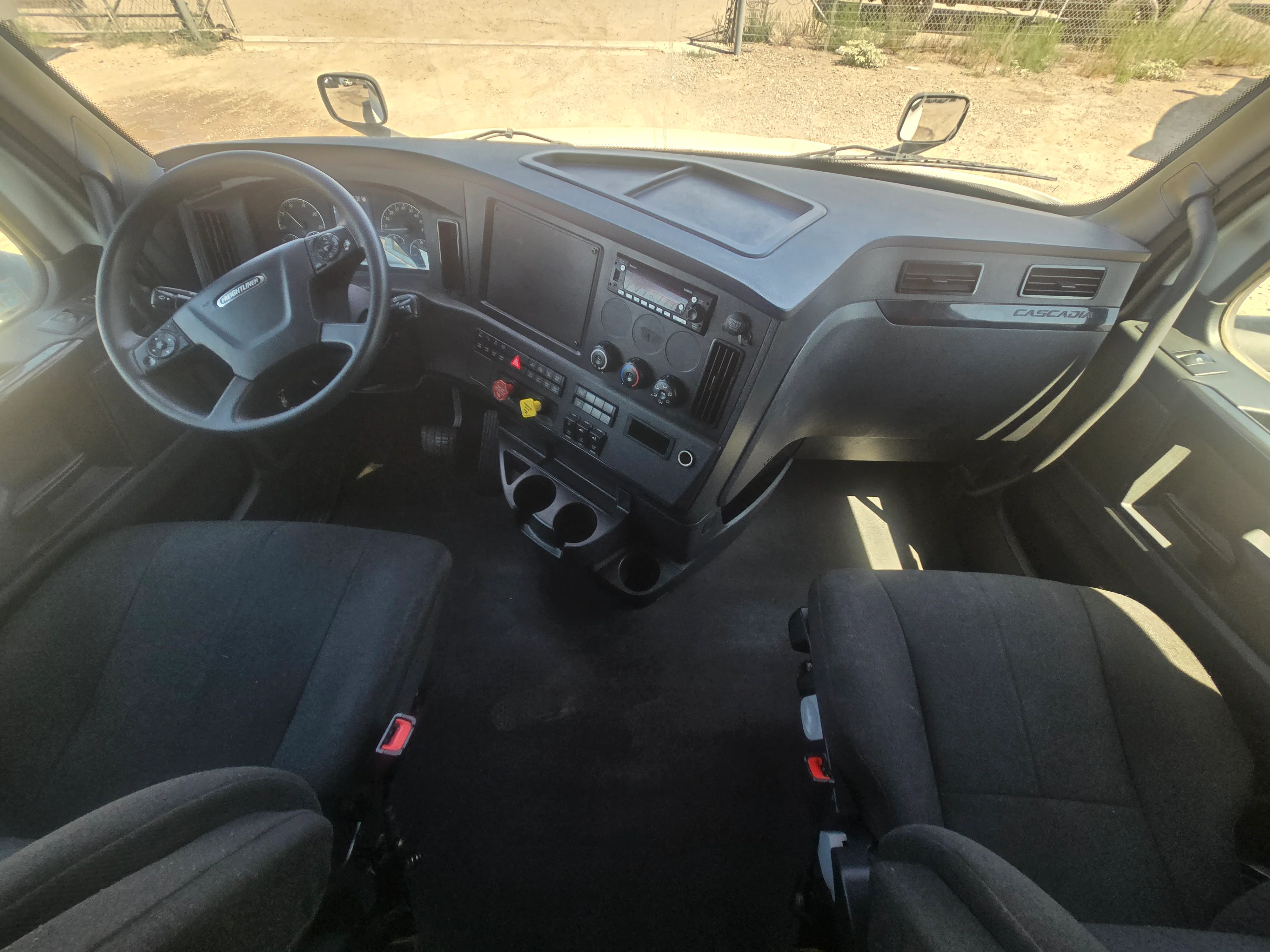 2023 Freightliner Cascadia in French Camp, CA — photo 9