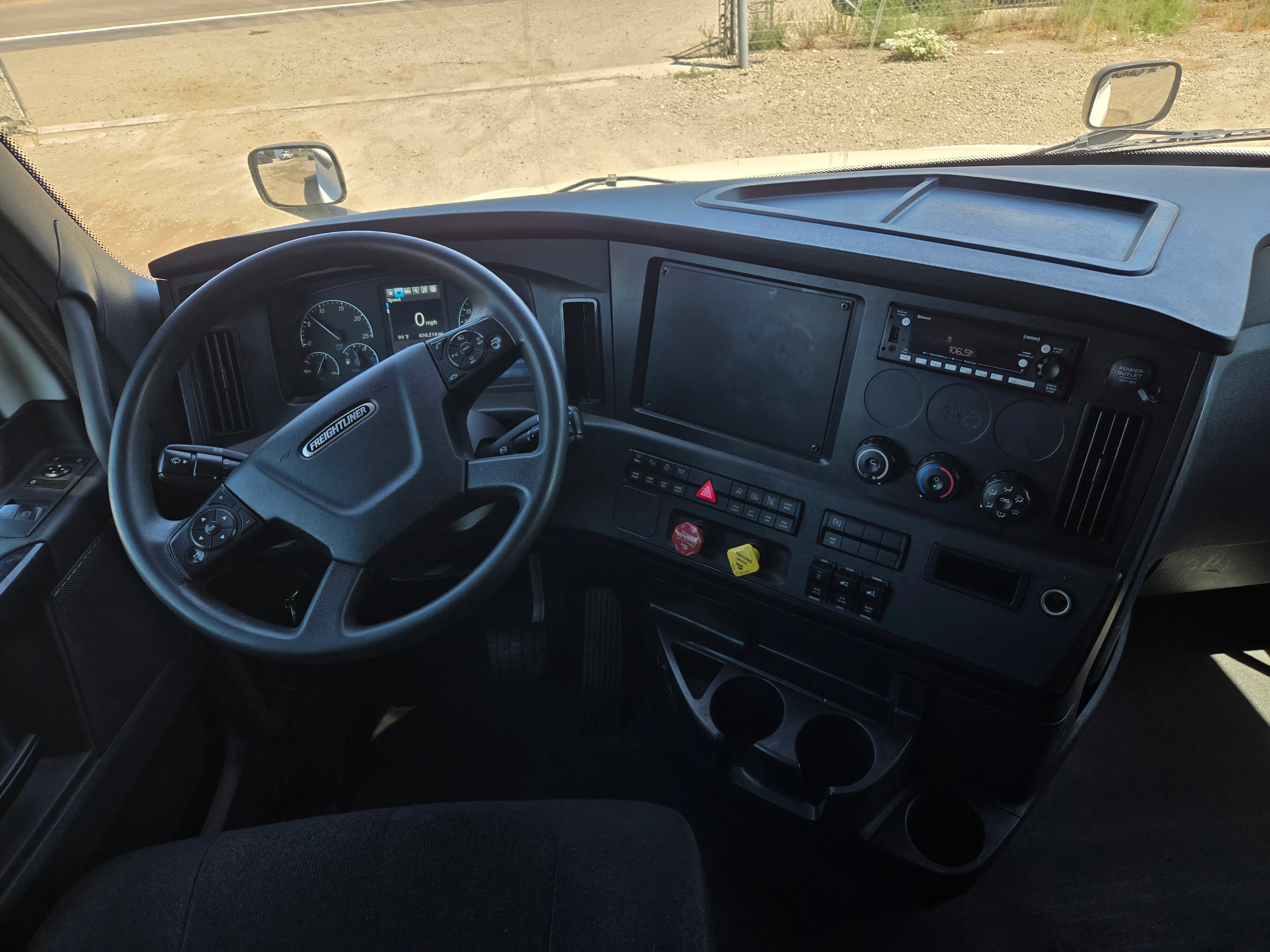 2023 Freightliner Cascadia in French Camp, CA — photo 8