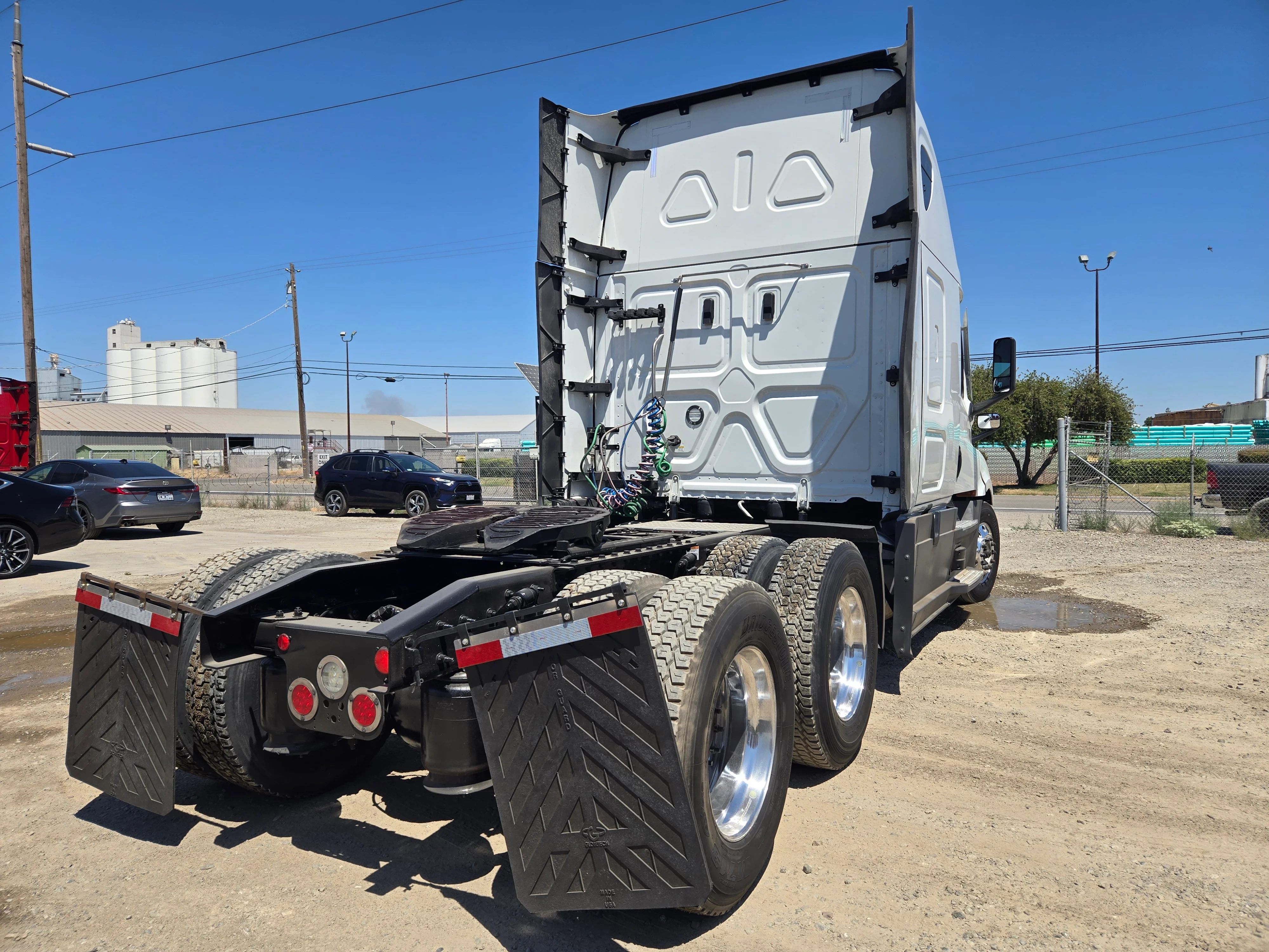 2023 Freightliner Cascadia in French Camp, CA — photo 5
