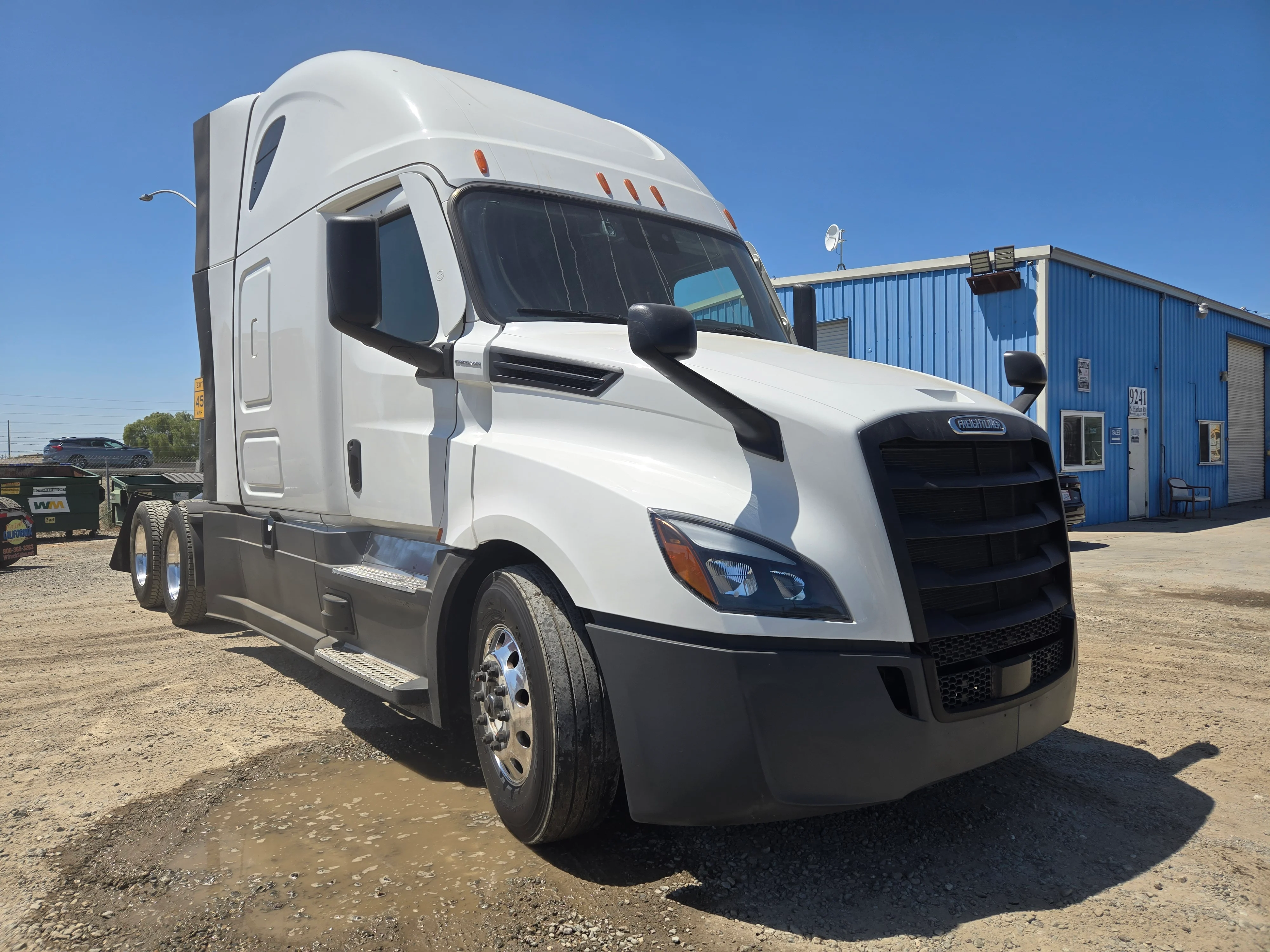 2023 Freightliner Cascadia in French Camp, CA — photo 3