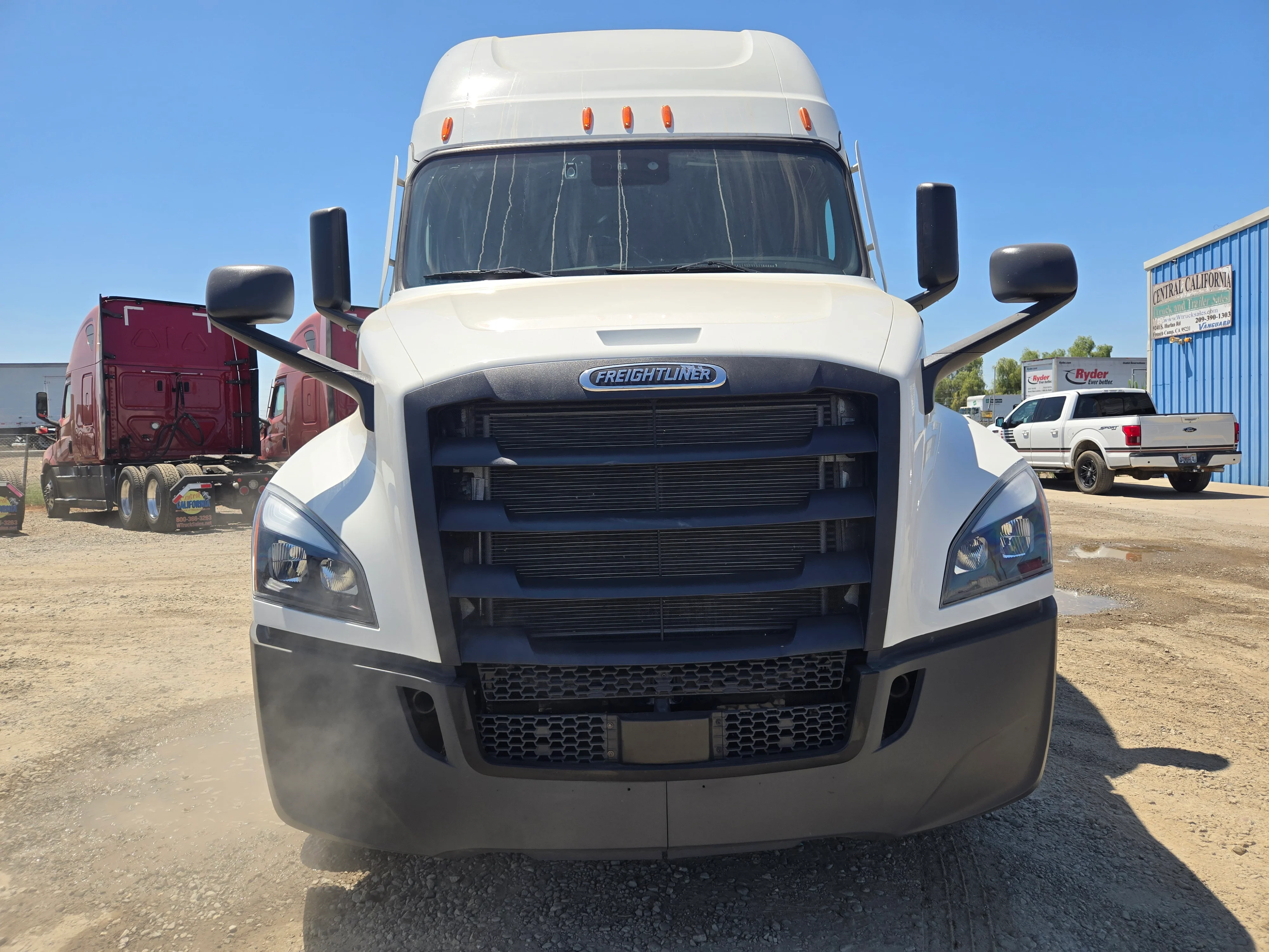 2023 Freightliner Cascadia in French Camp, CA — photo 2
