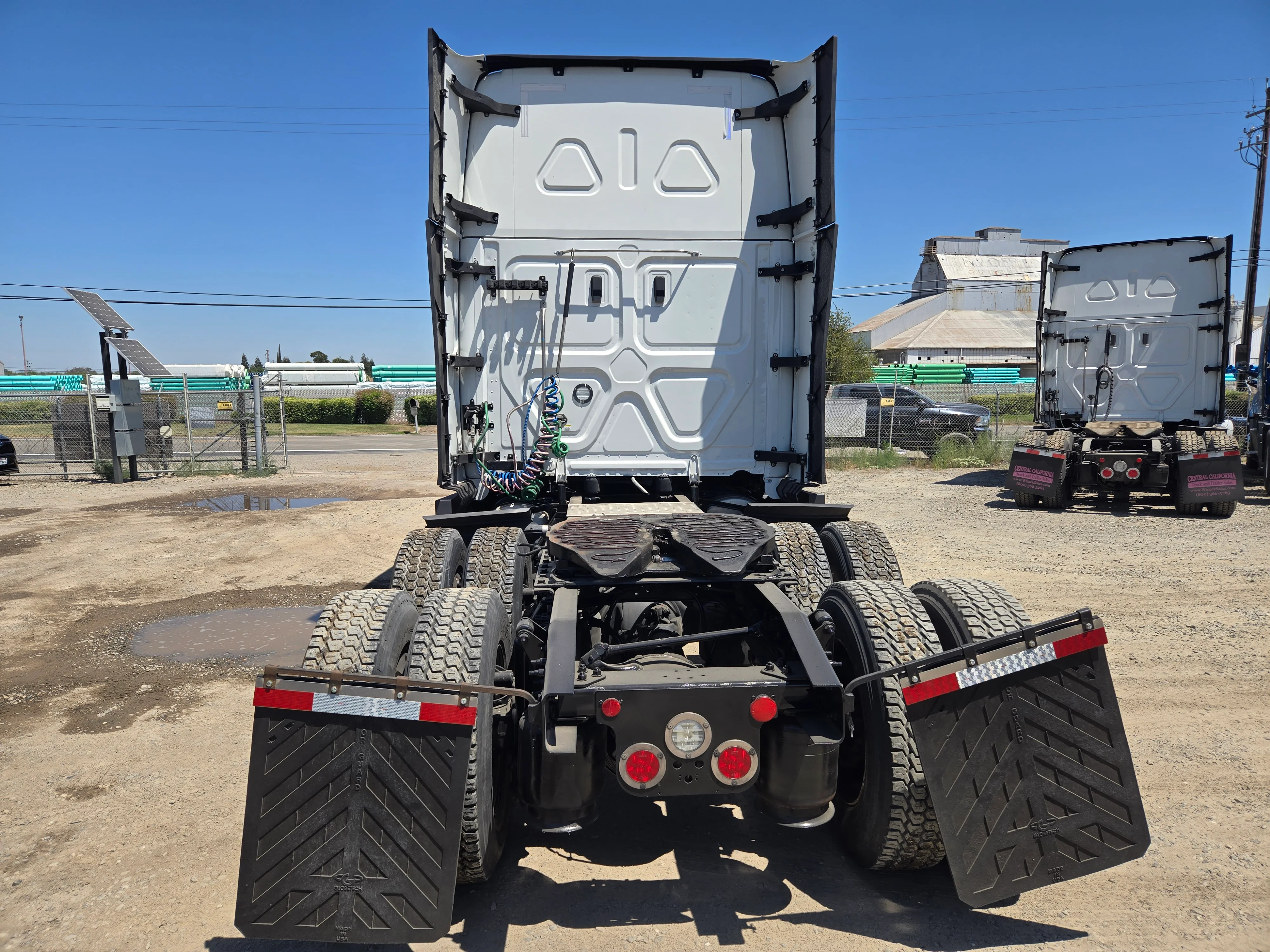 2023 Freightliner Cascadia in French Camp, CA — photo 6