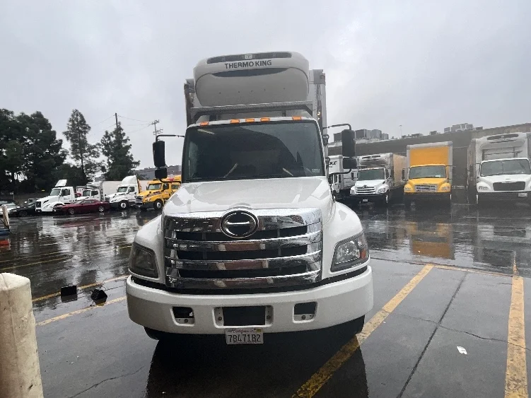 2017 Hino 338 - image 2