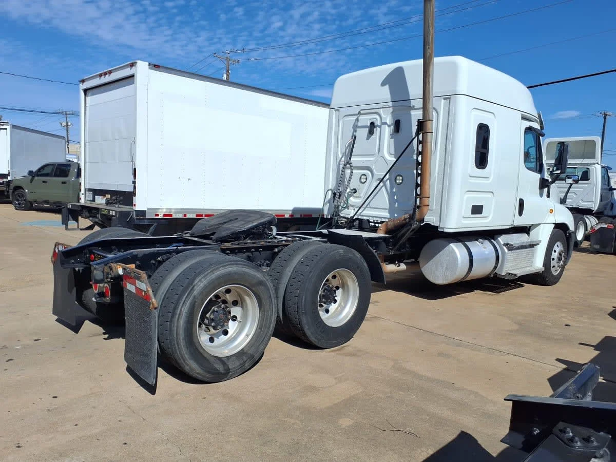 2020 Freightliner Cascadia - image 4