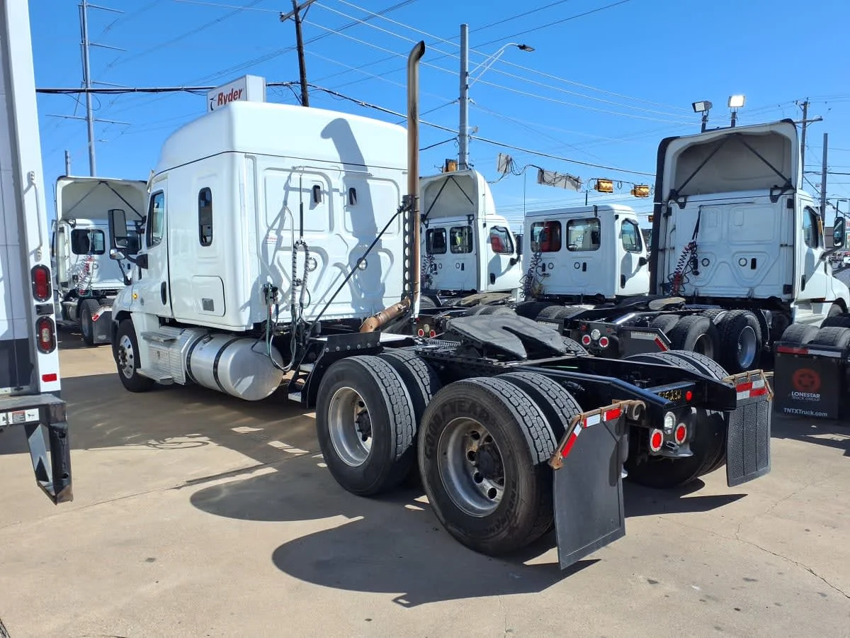 2020 Freightliner Cascadia - image 6