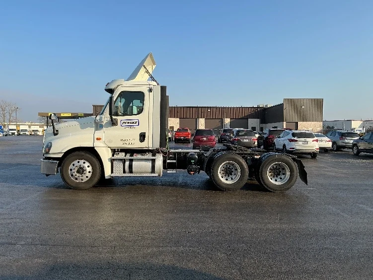 2019 Freightliner Cascadia in La Porte, IN — photo 4