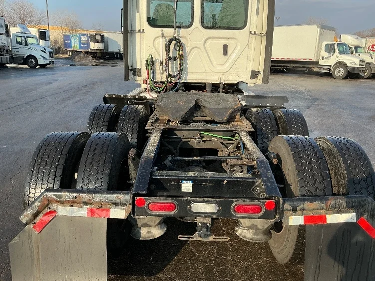 2019 Freightliner Cascadia in La Porte, IN — photo 6