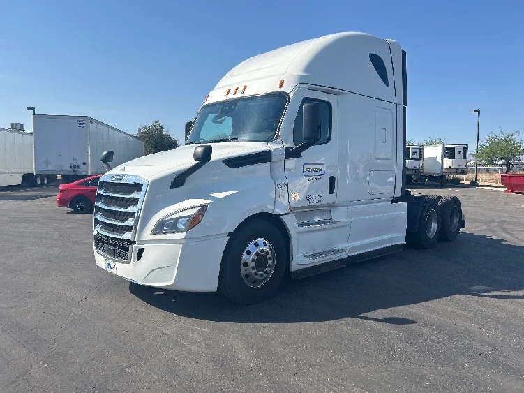 2023 Freightliner Cascadia in Phoenix, AZ — photo 3