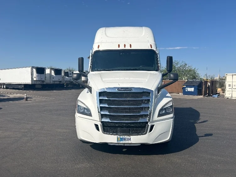 2023 Freightliner Cascadia in Phoenix, AZ — photo 2