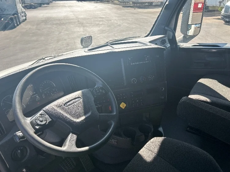 2023 Freightliner Cascadia in Phoenix, AZ — photo 10
