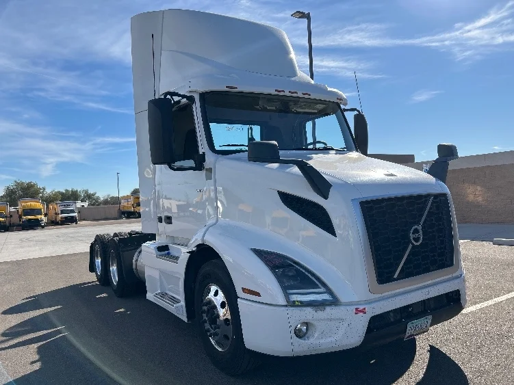 2021 Volvo VNR 640 in Phoenix, AZ