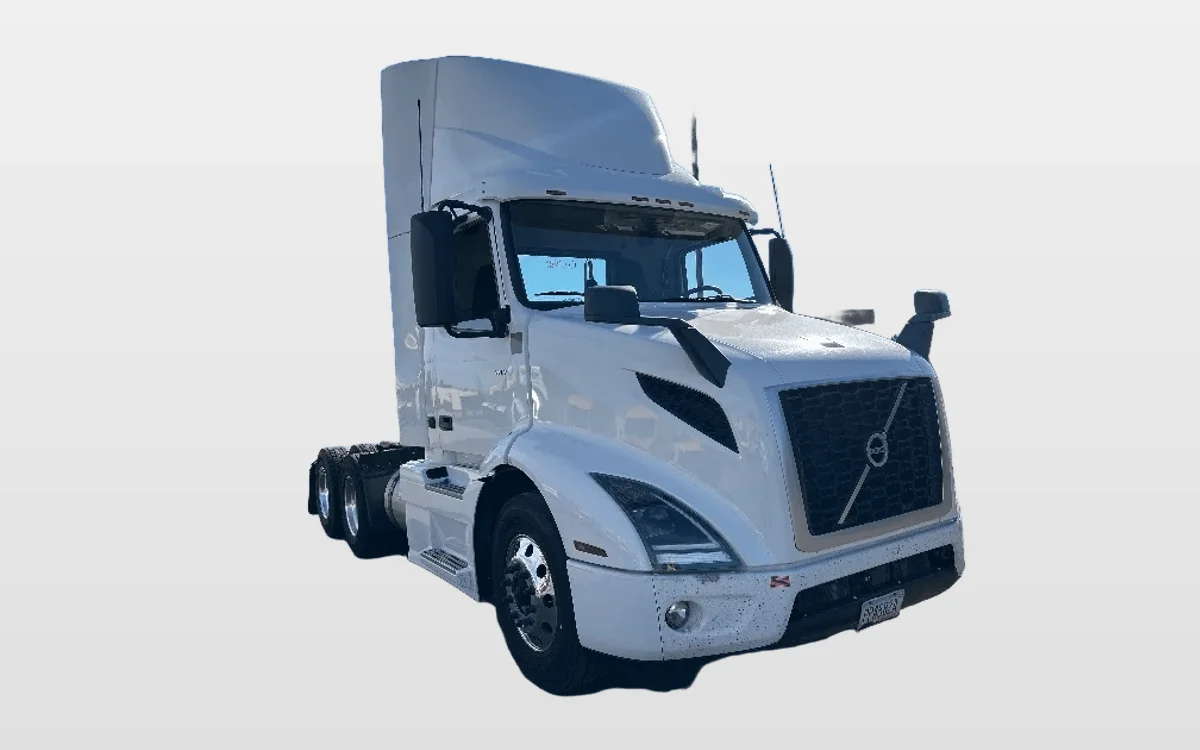 2021 Volvo VNR 640 - image 1