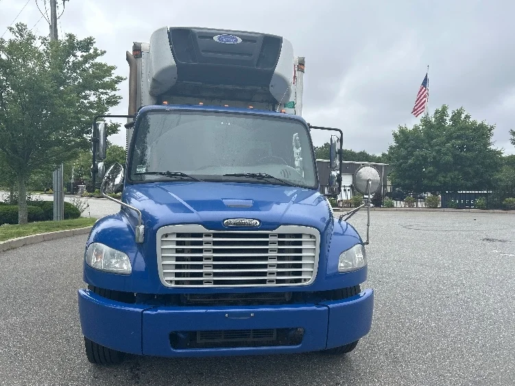 2017 Freightliner M2 106 - image 2