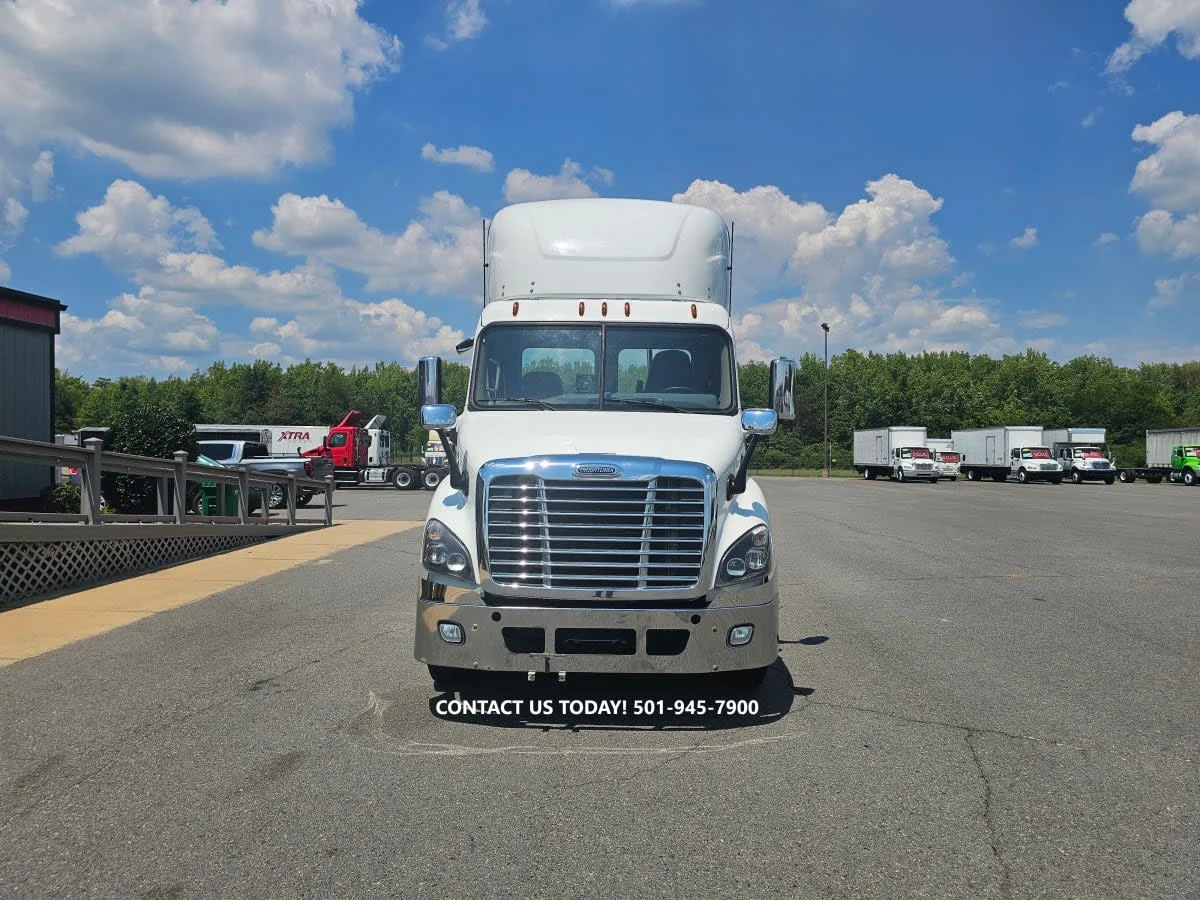 2018 Freightliner Cascadia - image 2