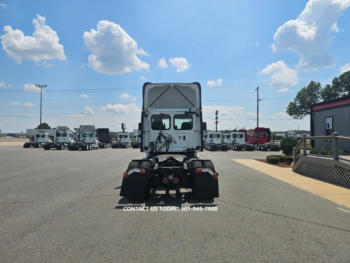 2018 Freightliner Cascadia - image 5