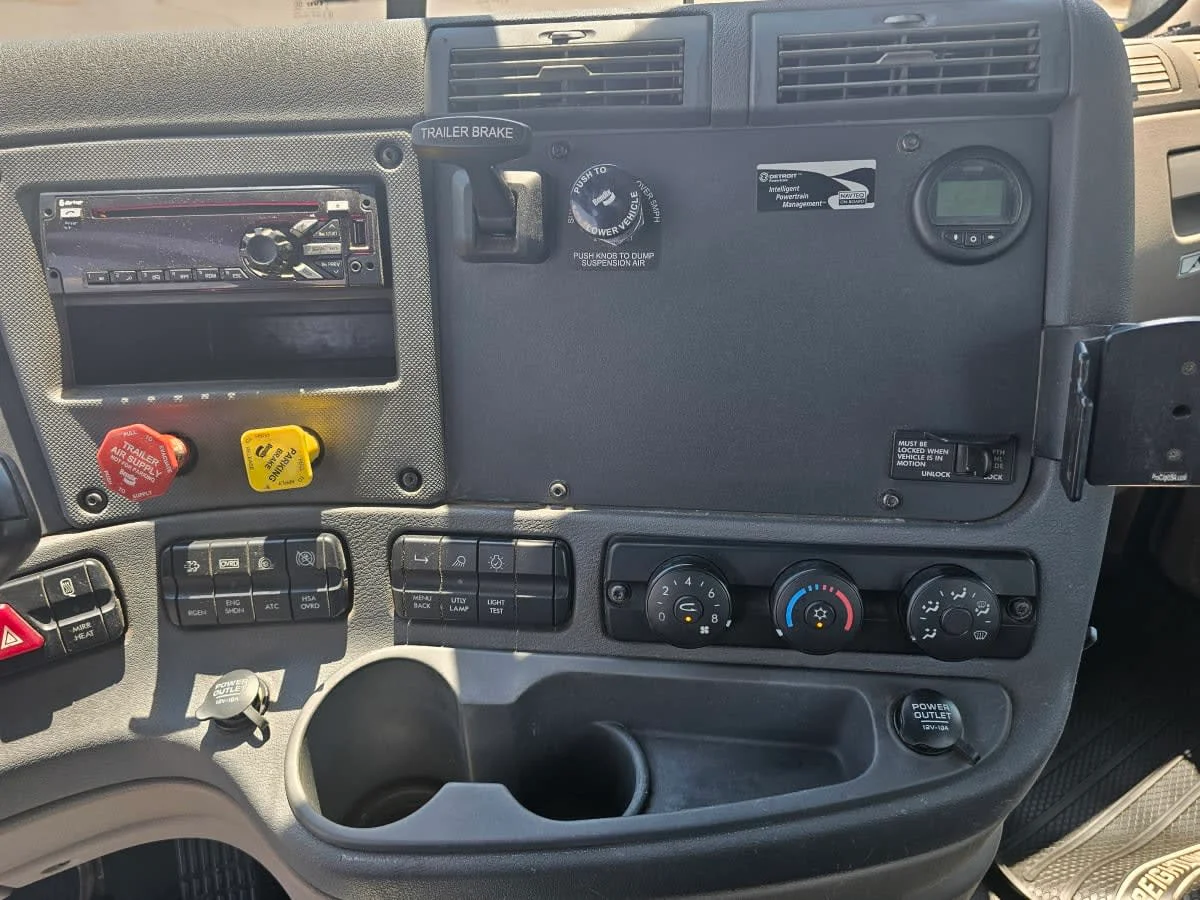 2018 Freightliner Cascadia - image 12