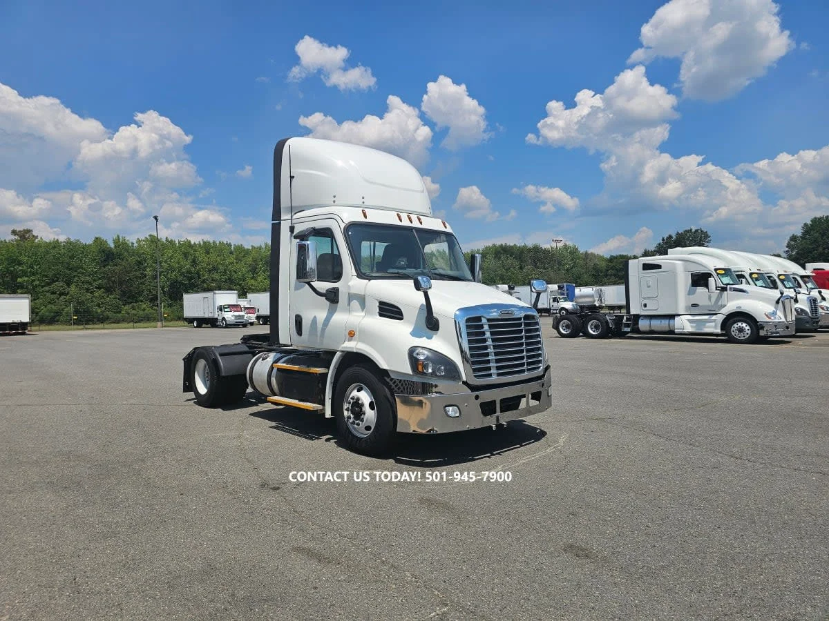 2018 Freightliner Cascadia - image 3