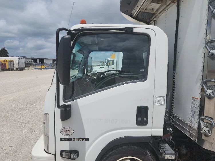 2014 Isuzu NQR - image 4