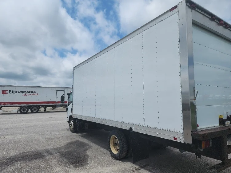 2014 Isuzu NQR - image 6