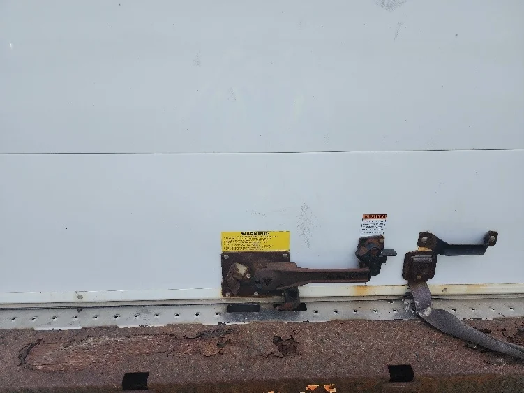 2014 Isuzu NQR - image 9