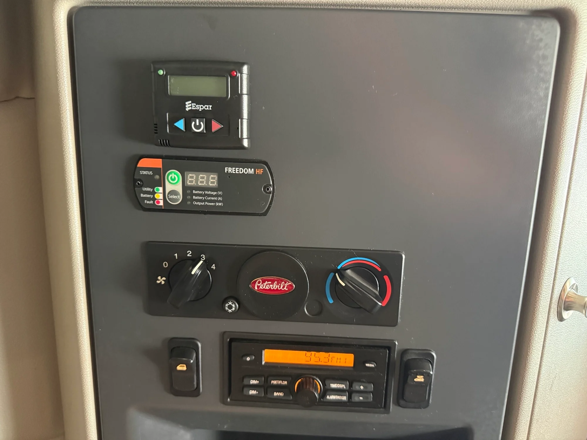 2023 Peterbilt 579 in Lowell, AR — photo 15