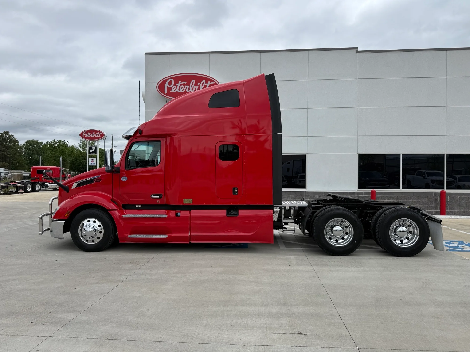 2023 Peterbilt 579 in Lowell, AR — photo 2