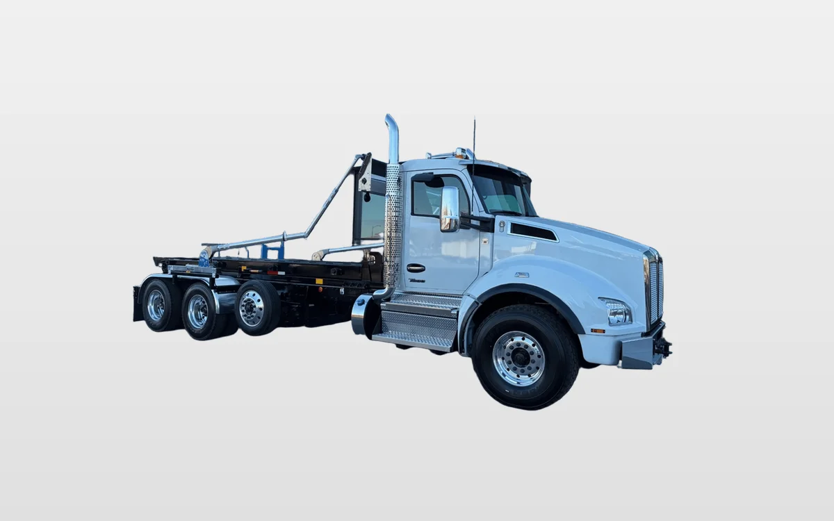 2026 Kenworth T880 - image 1
