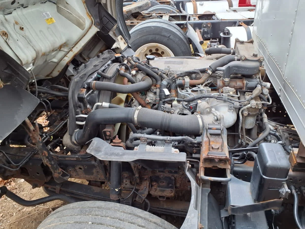 2017 Isuzu NRR - image 9