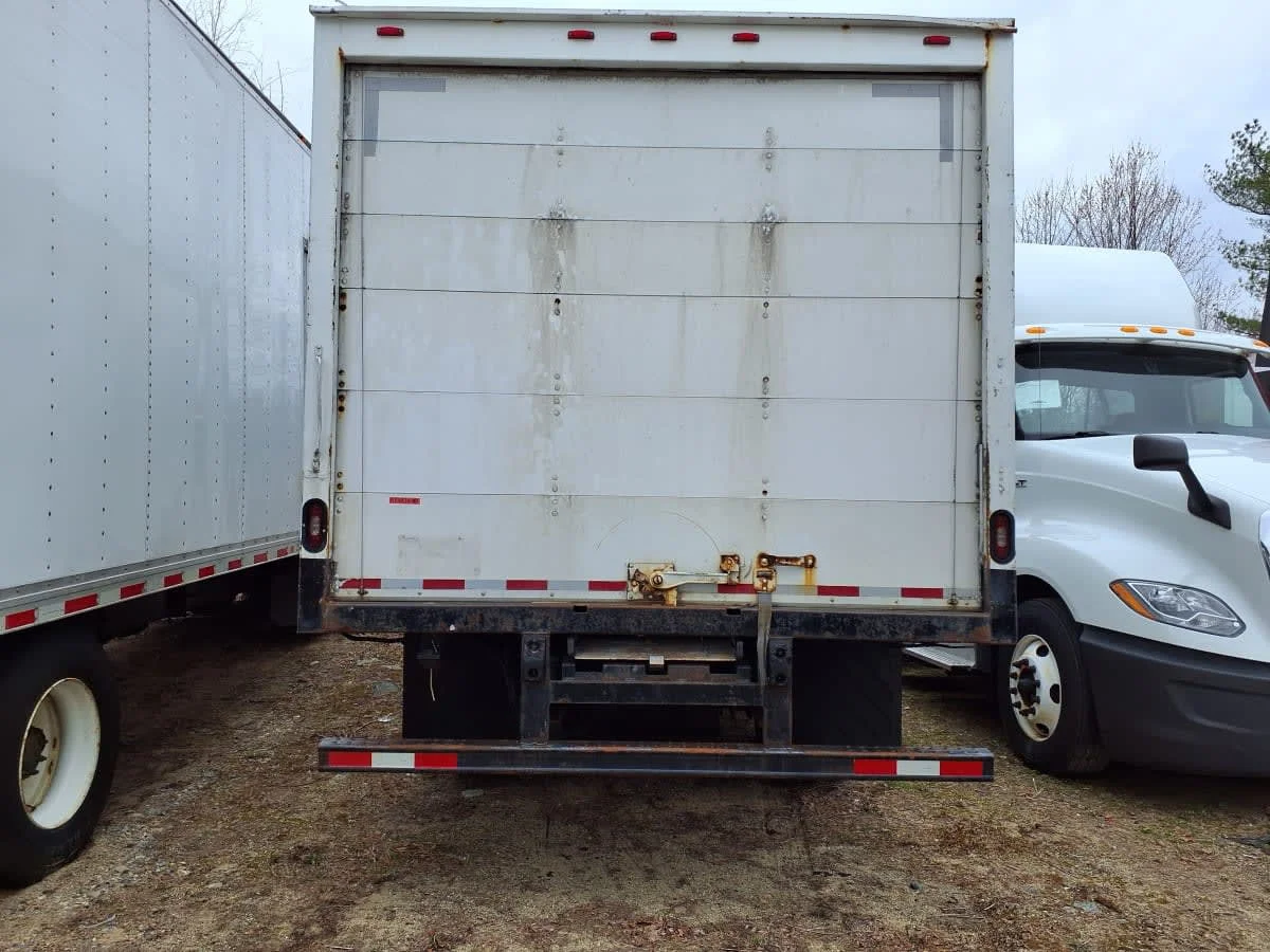 2017 Isuzu NRR - image 5