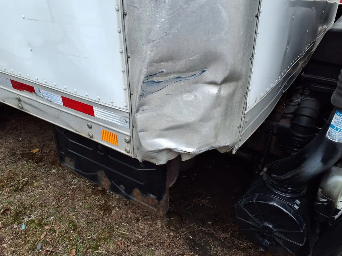 2017 Isuzu NRR - image 10