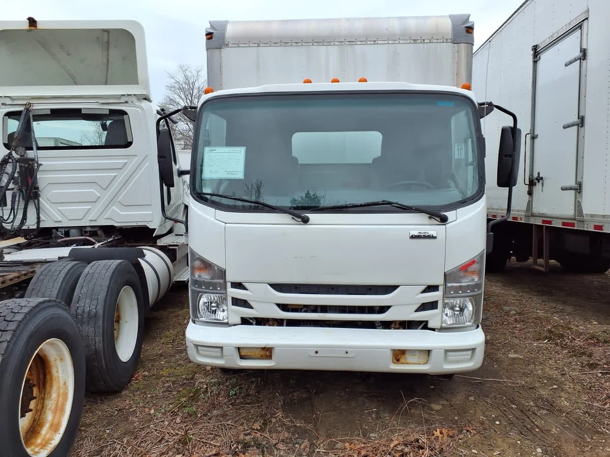 2017 Isuzu NRR in Salisbury, MA — photo 2