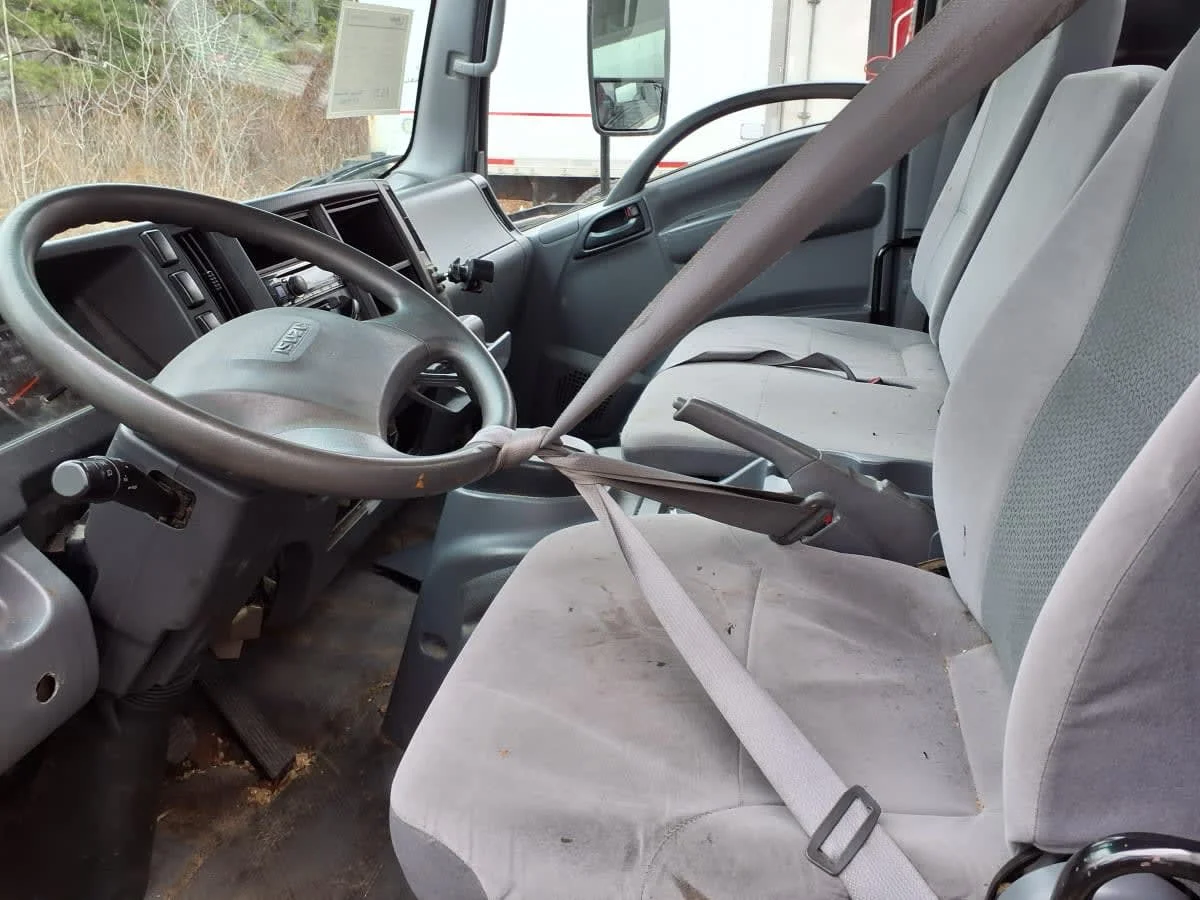 2017 Isuzu NRR in Salisbury, MA — photo 7