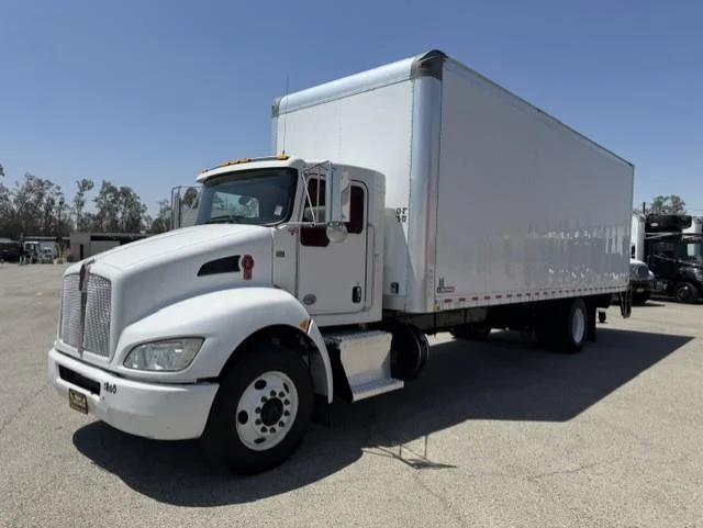 2022 Kenworth T270 — photo 2