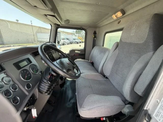 2022 Kenworth T270 — photo 13