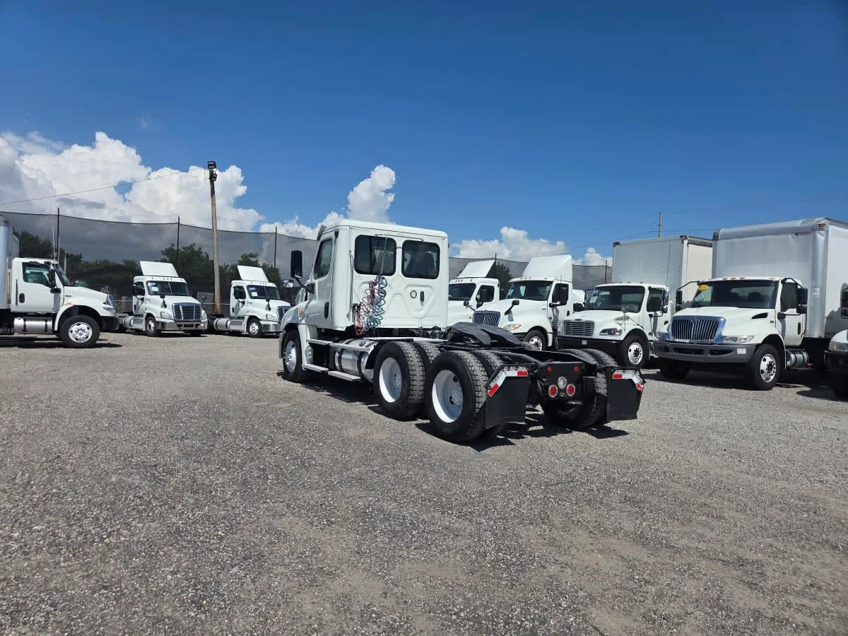 2020 Freightliner Cascadia in St. Rose, LA — photo 6