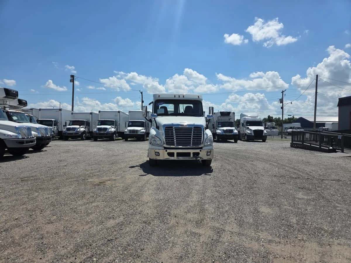 2020 Freightliner Cascadia in St. Rose, LA — photo 2