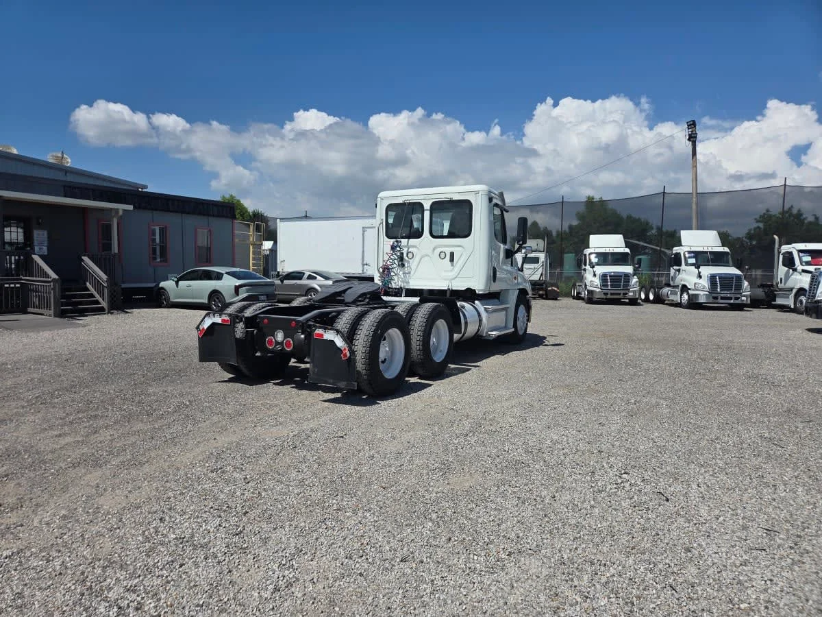 2020 Freightliner Cascadia in St. Rose, LA — photo 4
