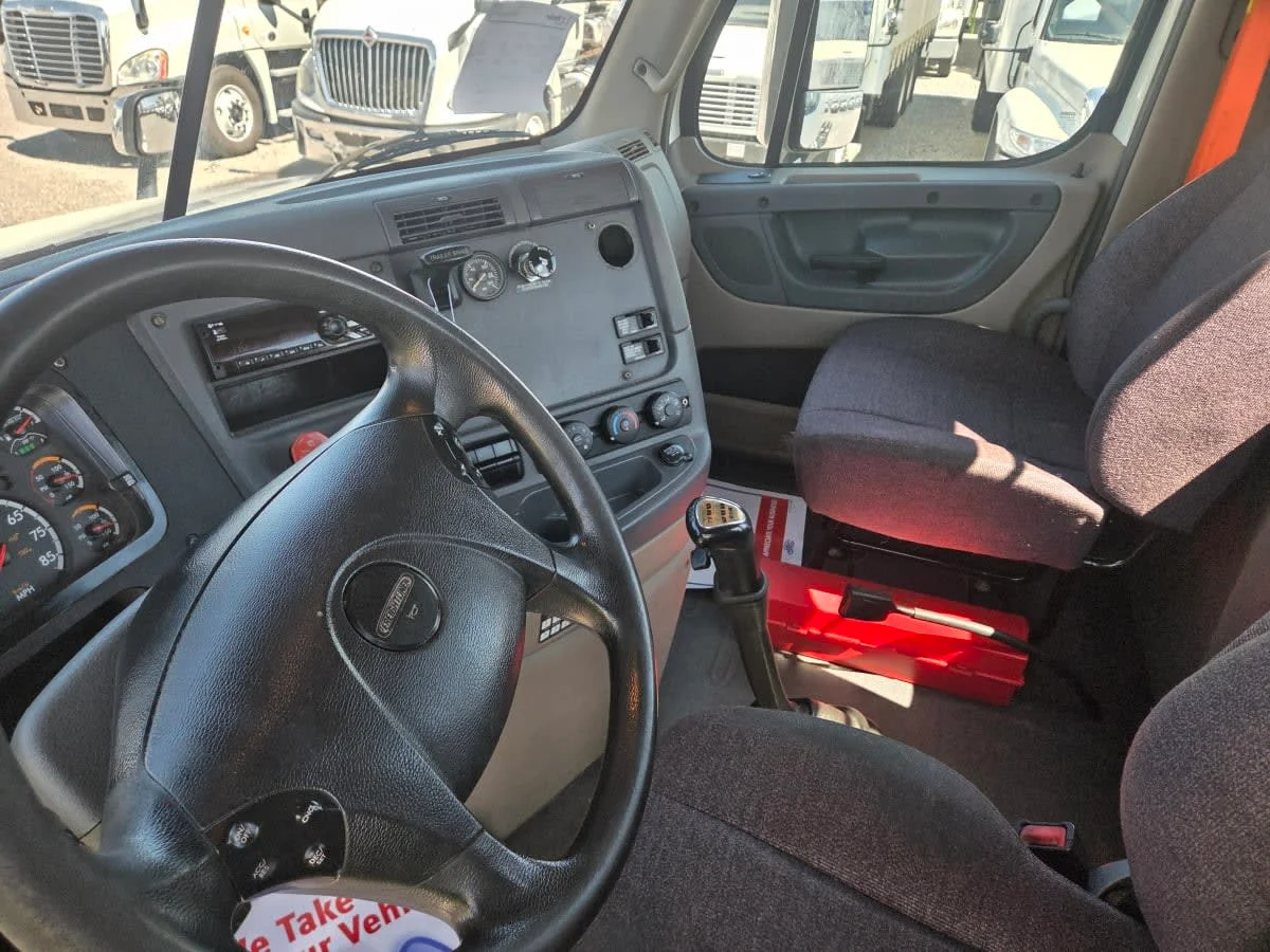 2020 Freightliner Cascadia in St. Rose, LA — photo 7