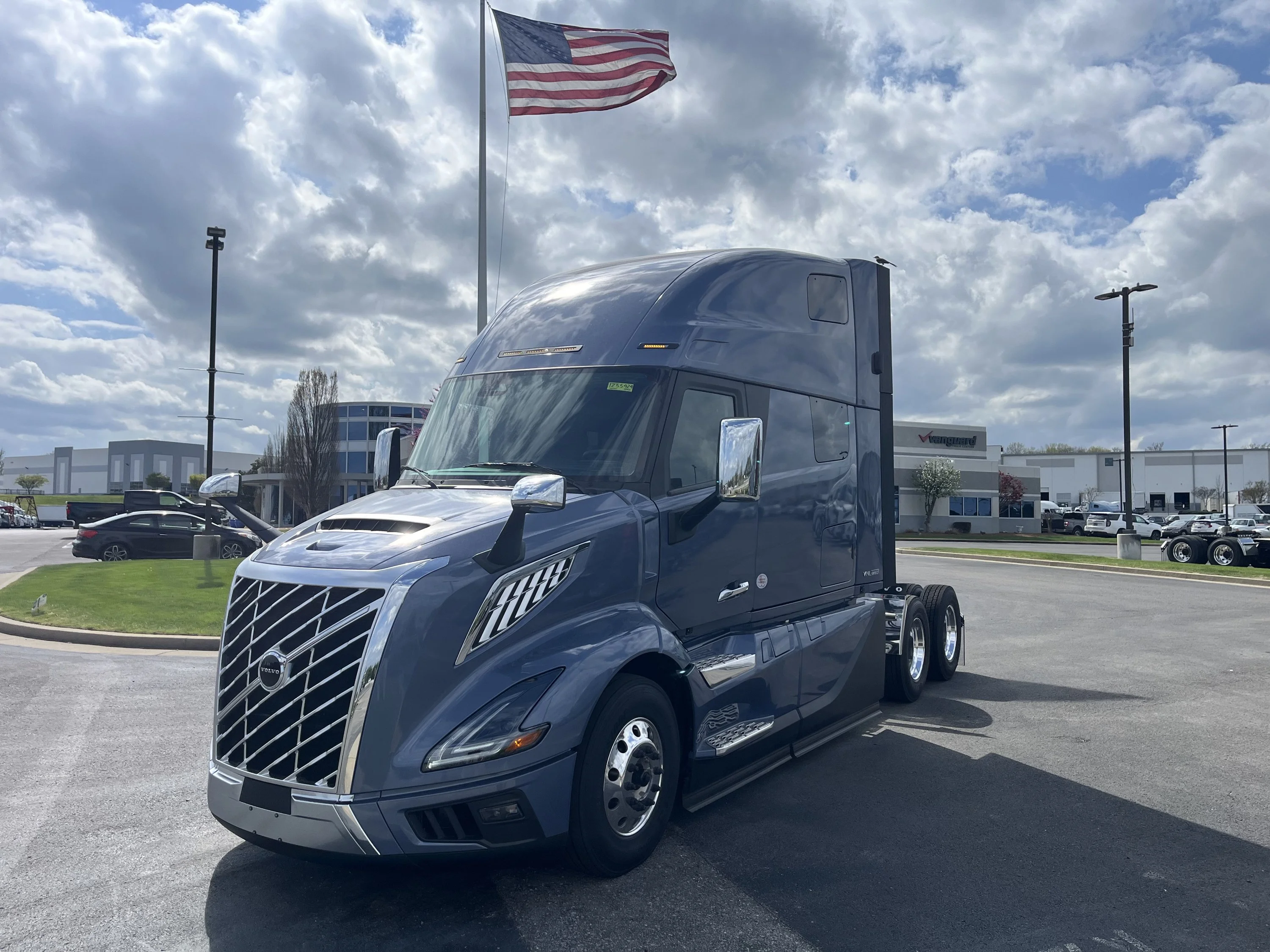 2027 Volvo VNL 860 in LA VERGNE, TN — photo 7