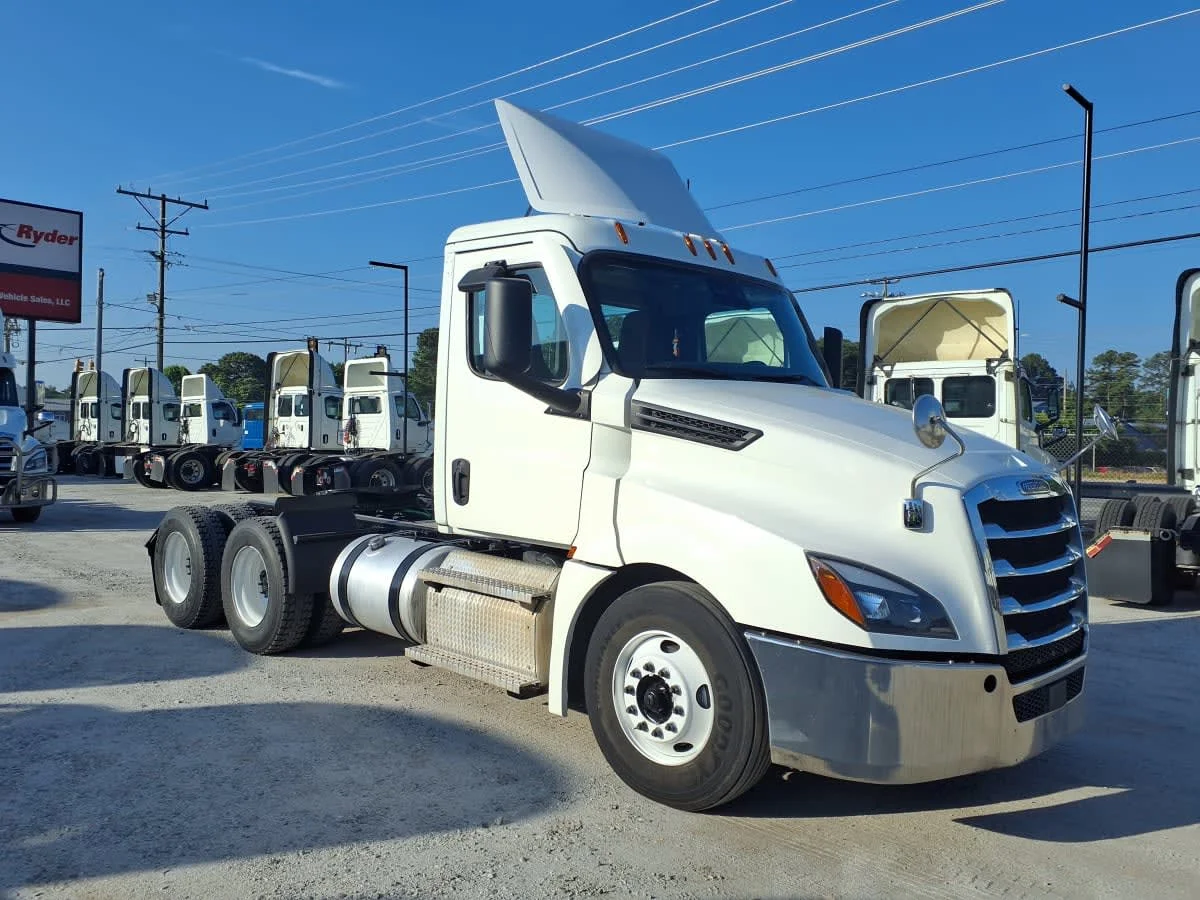 2021 Freightliner Cascadia in Greenville, SC — photo 3