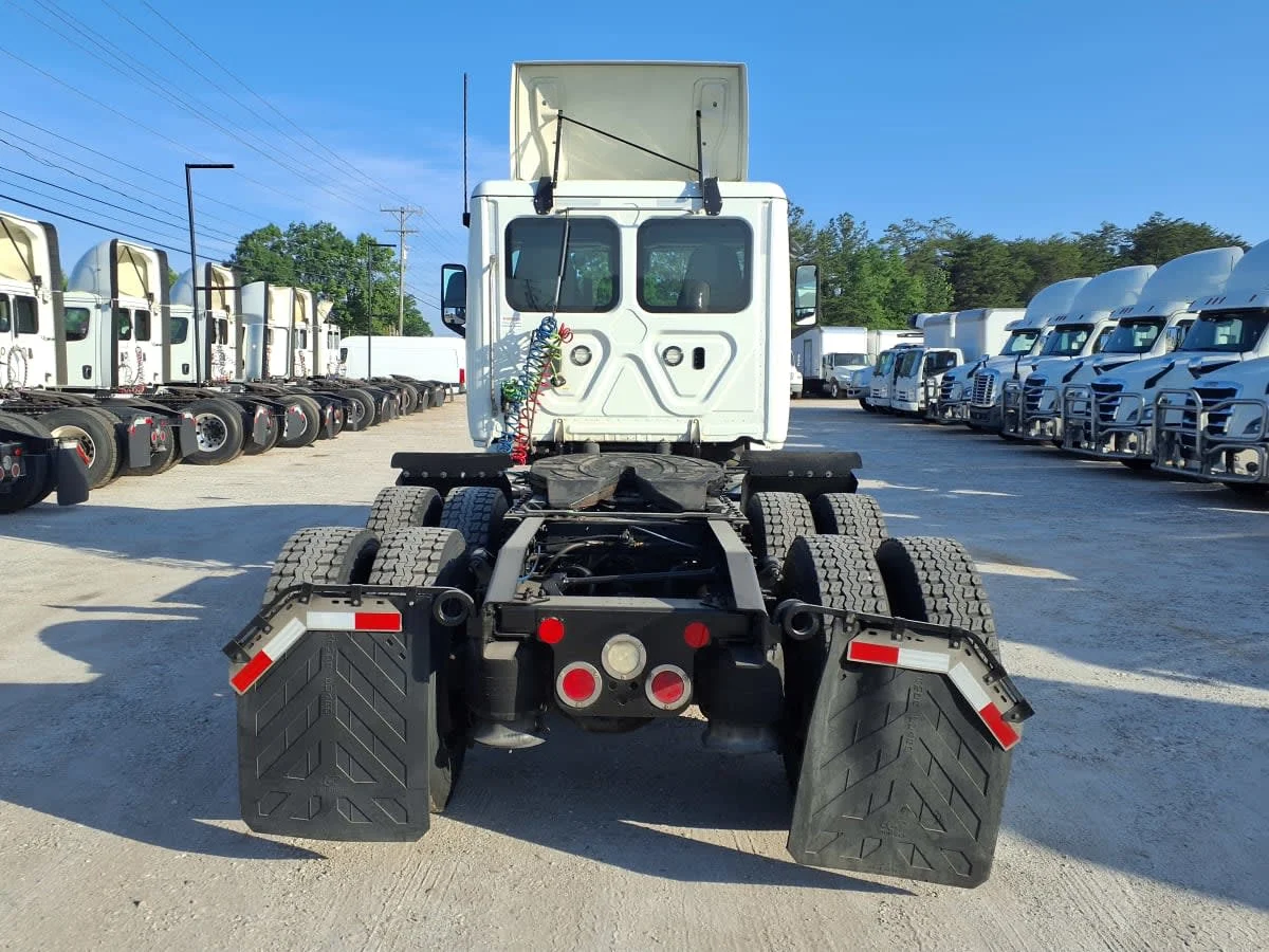 2021 Freightliner Cascadia in Greenville, SC — photo 5